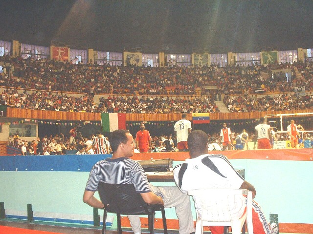 Encuentro de Voleibol Cuba-Italia en el Coliseo- Clicken Sie hier um zu vergrössern -