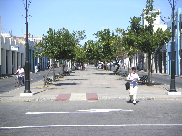 Avenida Paseo del Prado of Cienfuegos- Clicken Sie hier um zu vergrössern -