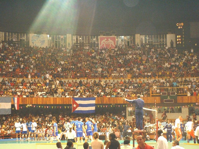 Encuentro de Voleibol Cuba-Italia en el Coliseo- Clicken Sie hier um zu vergrössern -