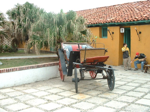 Exterior del Restaurant "Los Doce Apóstoles". Dar Clir para Ampliar la foto