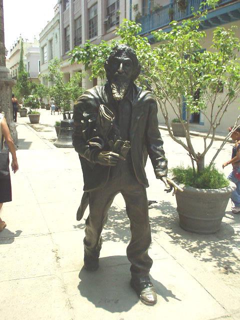 Estatua del Caballero de París (Frente a la Basílica)