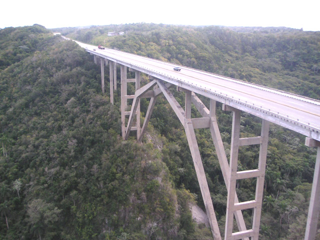 Bacunayagua Brücke. Panoramablick. Restaurant Bar (Matanzas). Klicken für Details sehen