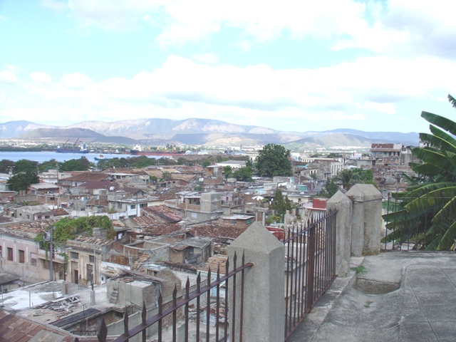 Vista panormica de Santiago de Cuba- Click to enlarge -