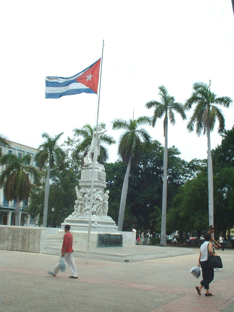 Estatua de Jos Mart en el Parque Central- Click to enlarge -