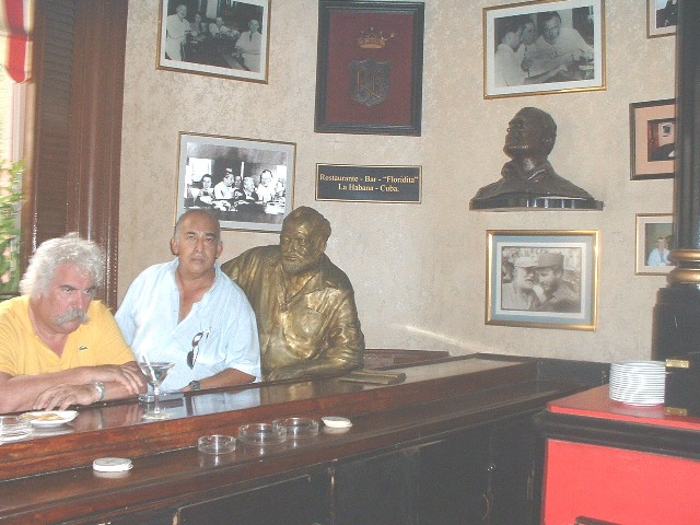 Busto de Hemingway en el Floridita