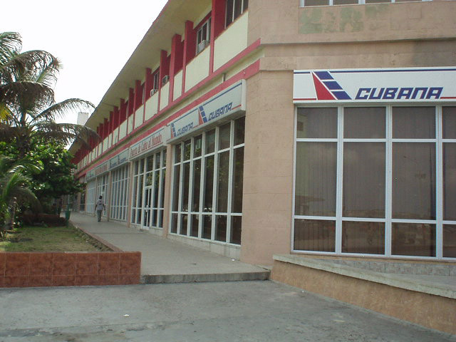 Oficinas de Aerolineas Cubana de Aviación,Iberia,.- Dar Clic para ampliar -