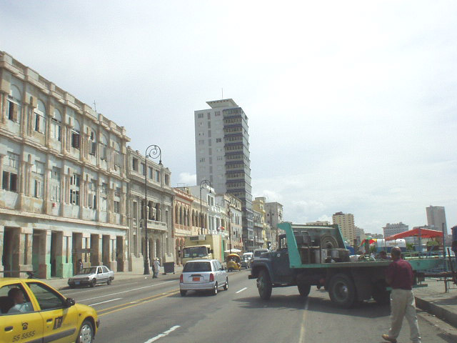 Buildings in Centro Habana, Clic for ampliance